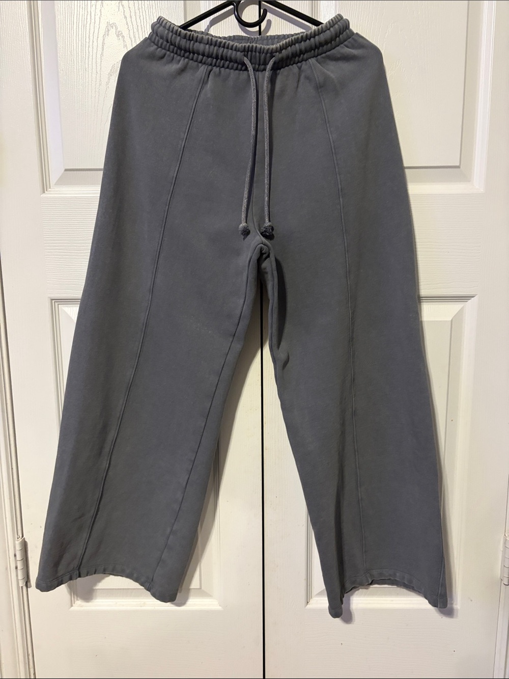 Woman’s Gray Drawstring Sweatpants